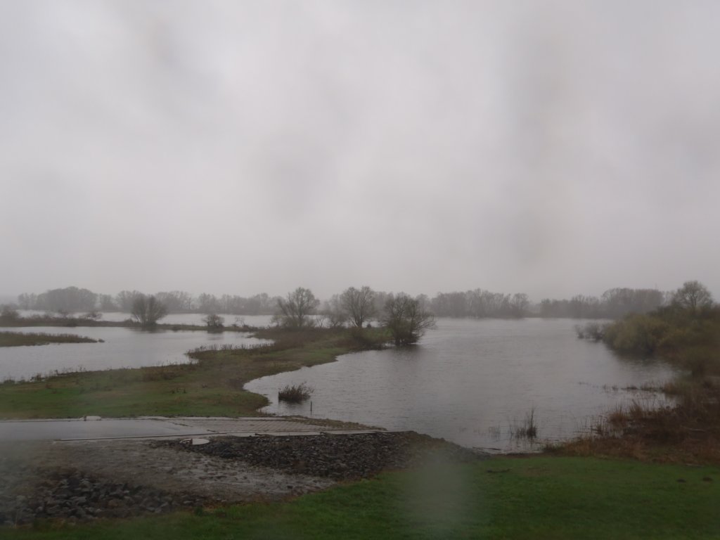 wasservomhimmelwasserambodenwasseraufderlinse.jpg