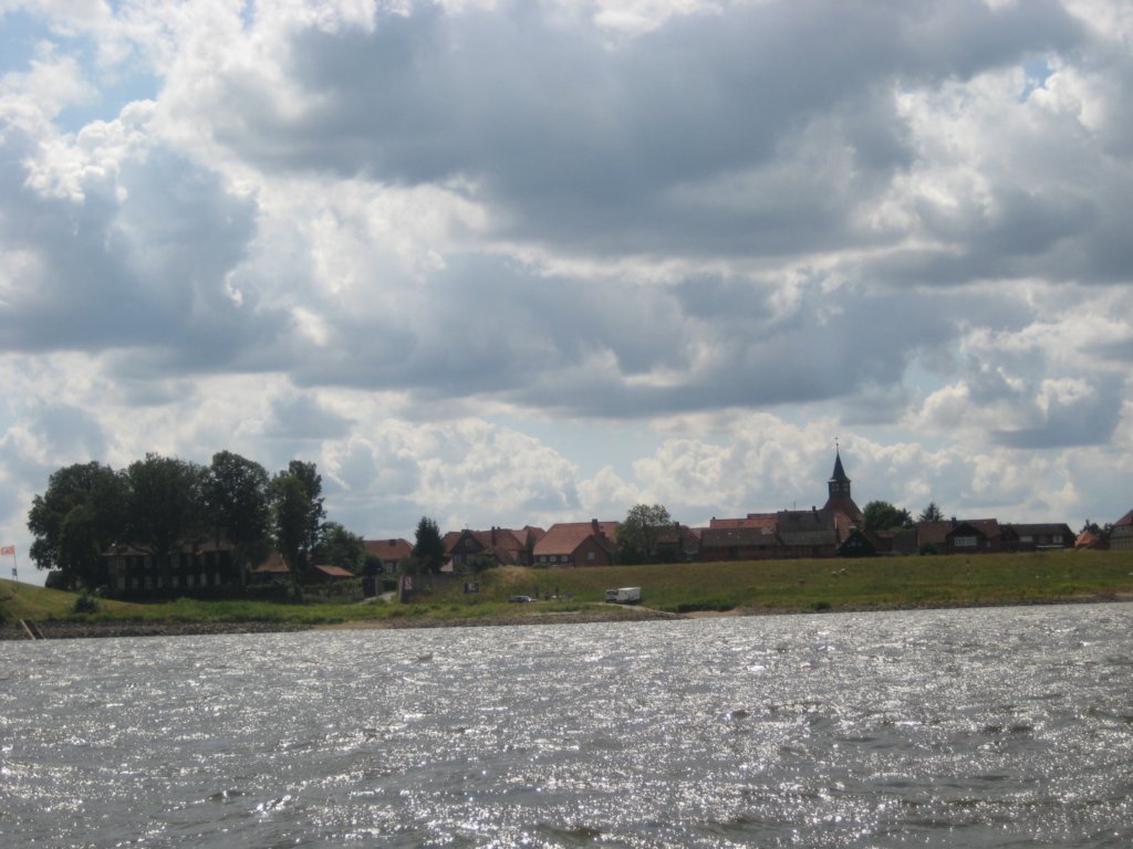 vornvomgegenwindzerwhlteswasserhintendasrtchenschnackenburg.jpg